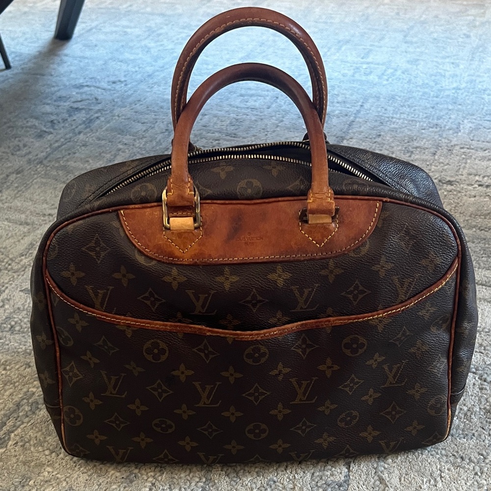 Auth Louis Vuitton Mono Deauville